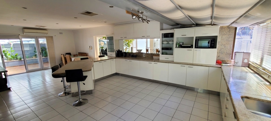 3 Bedroom Property for Sale in Cravenby Western Cape